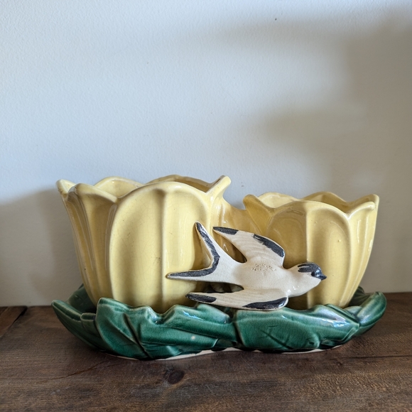 Vintage McCoy Ceramic Double Planter Yellow Tulips and Swallow Midcentury - Picture 4 of 12